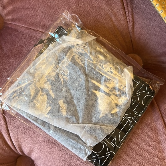 NWT Badgley Mischka Leather Mini Credit Card Holder Zip Top Black White - Picture 7 of 7